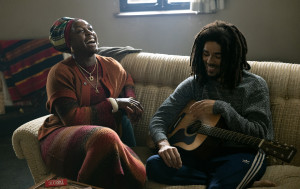 Lashana Lynch as “Rita Marley” and Kingsley Ben-Adir as “Bob Marley” in Bob Marley: One Love from Paramount Pictures.